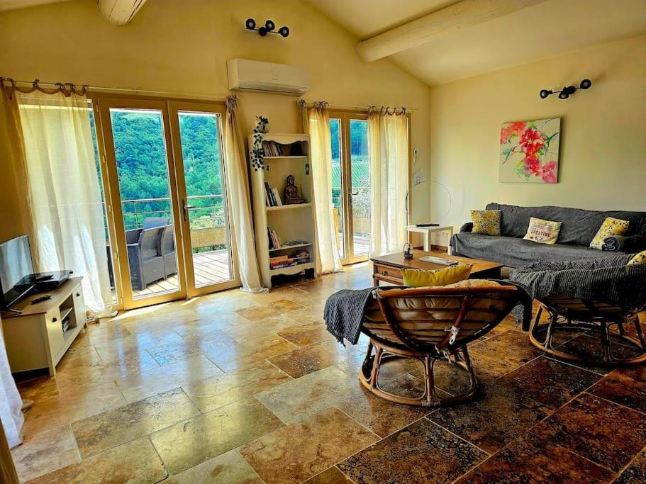 Holiday home La Castellane, Vue Imprenable Sur Le Luberon Saignon